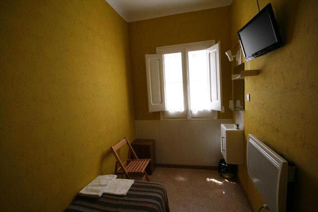 Hostal Juventus Portbou Habitación foto