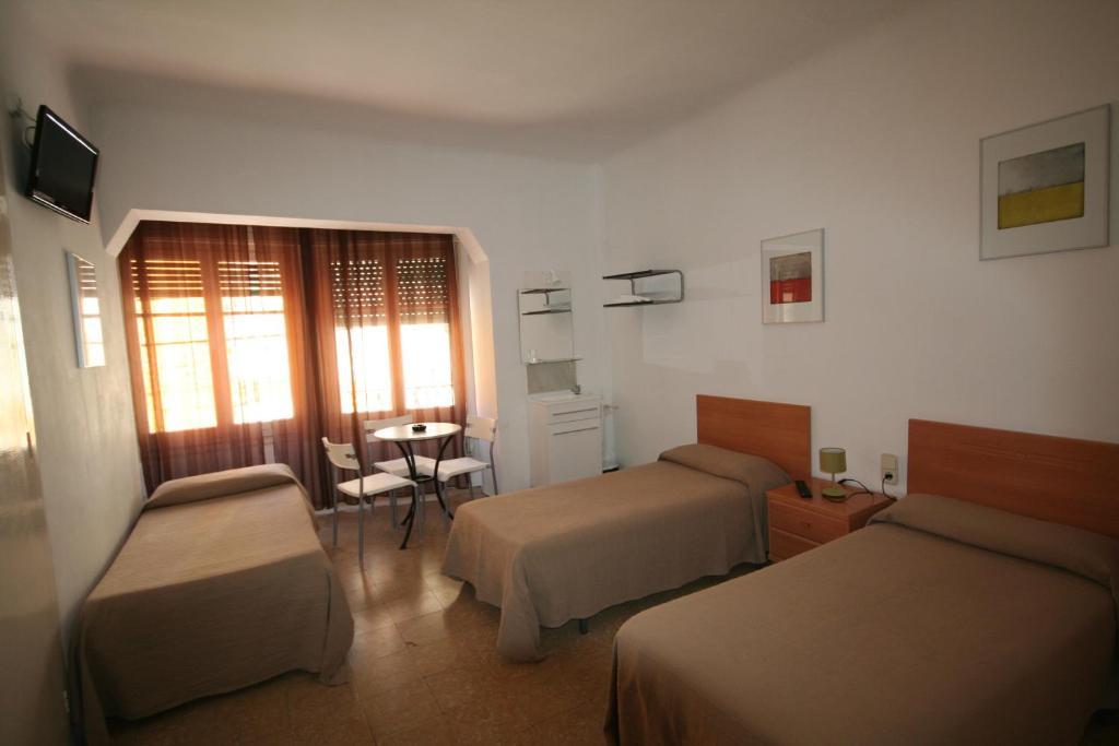Hostal Juventus Portbou Habitación foto
