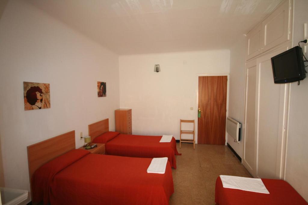 Hostal Juventus Portbou Habitación foto