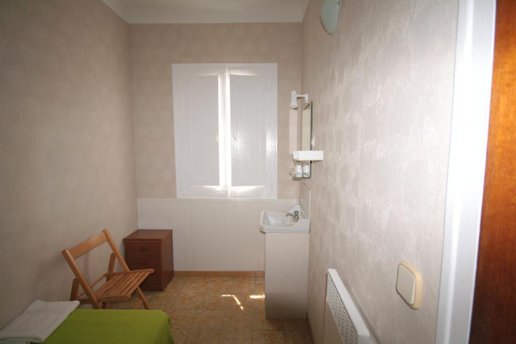 Hostal Juventus Portbou Habitación foto