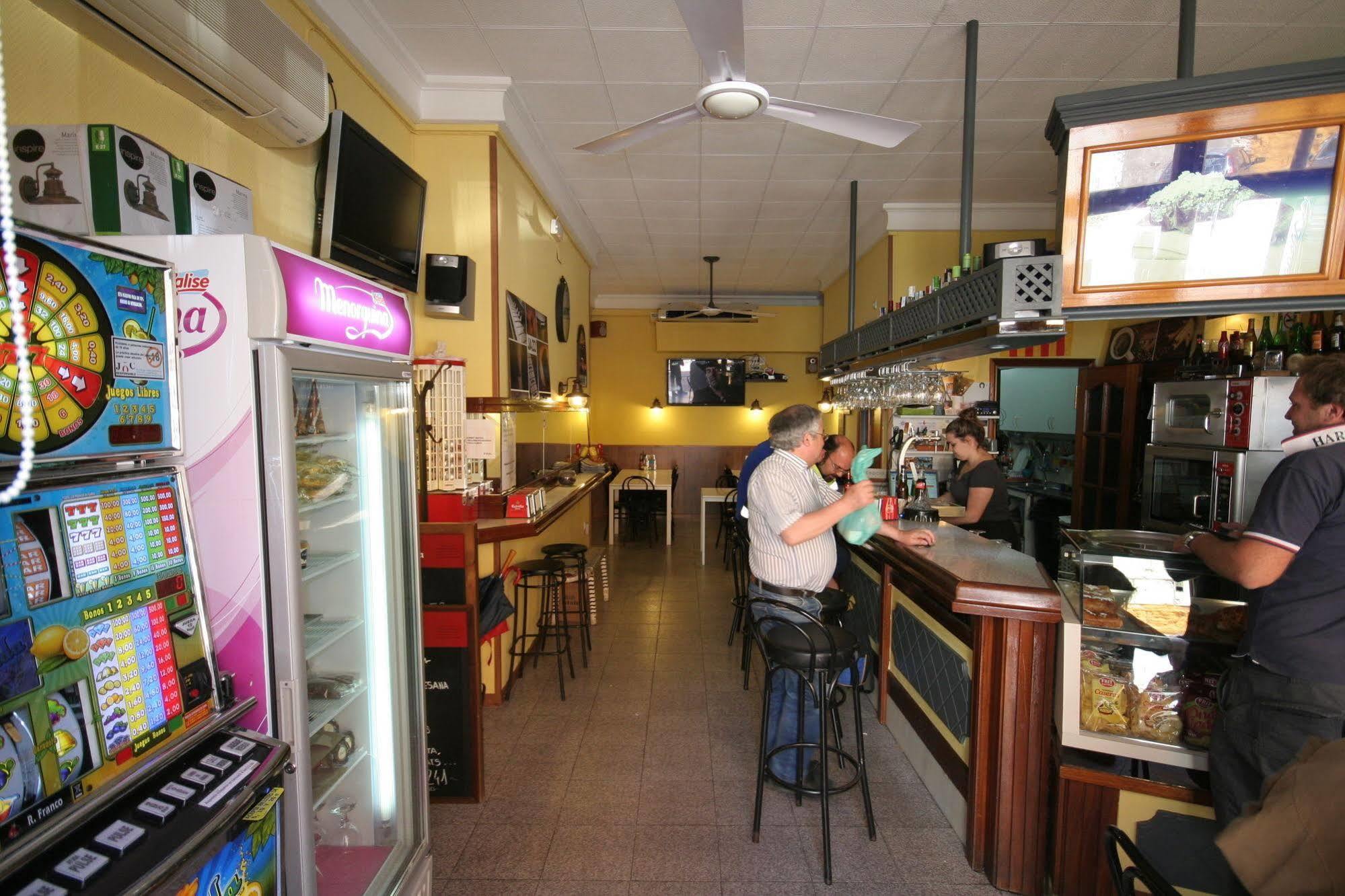 Hostal Juventus Portbou Exterior foto